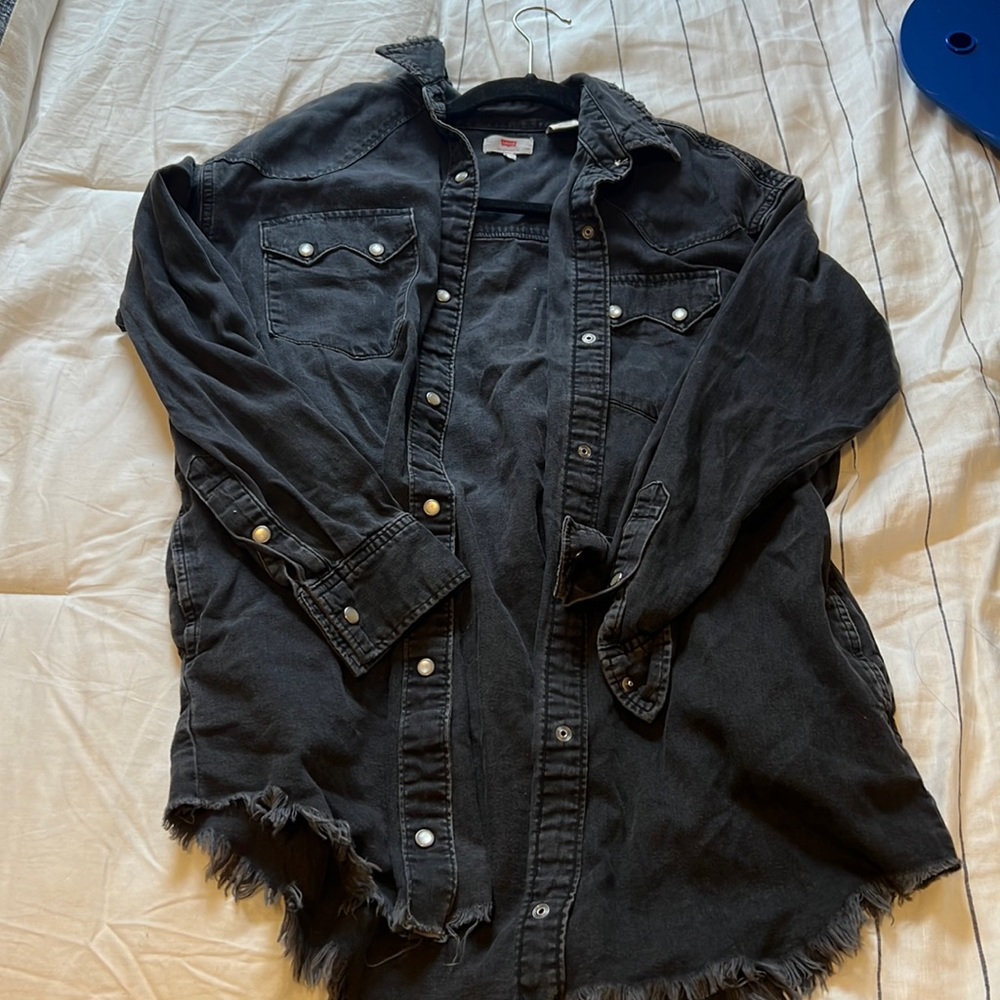 Levi’s black light denim jacket